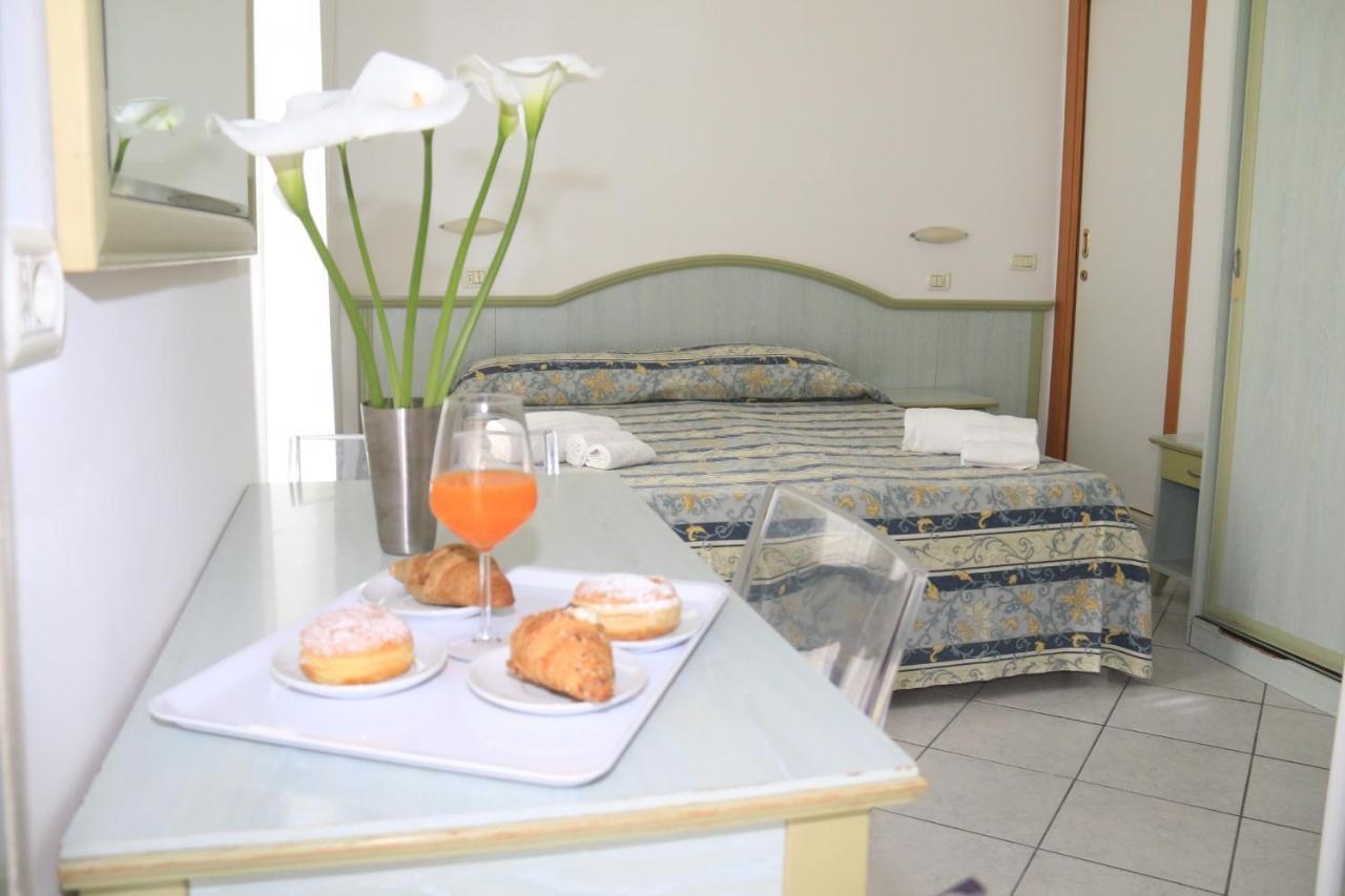 Hotel Ginevra E Residence Cattolica Luaran gambar