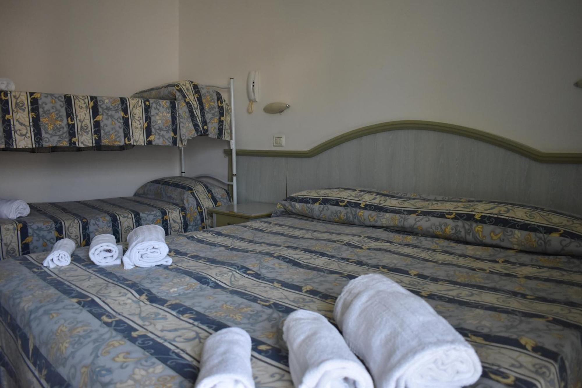 Hotel Ginevra E Residence Cattolica Luaran gambar