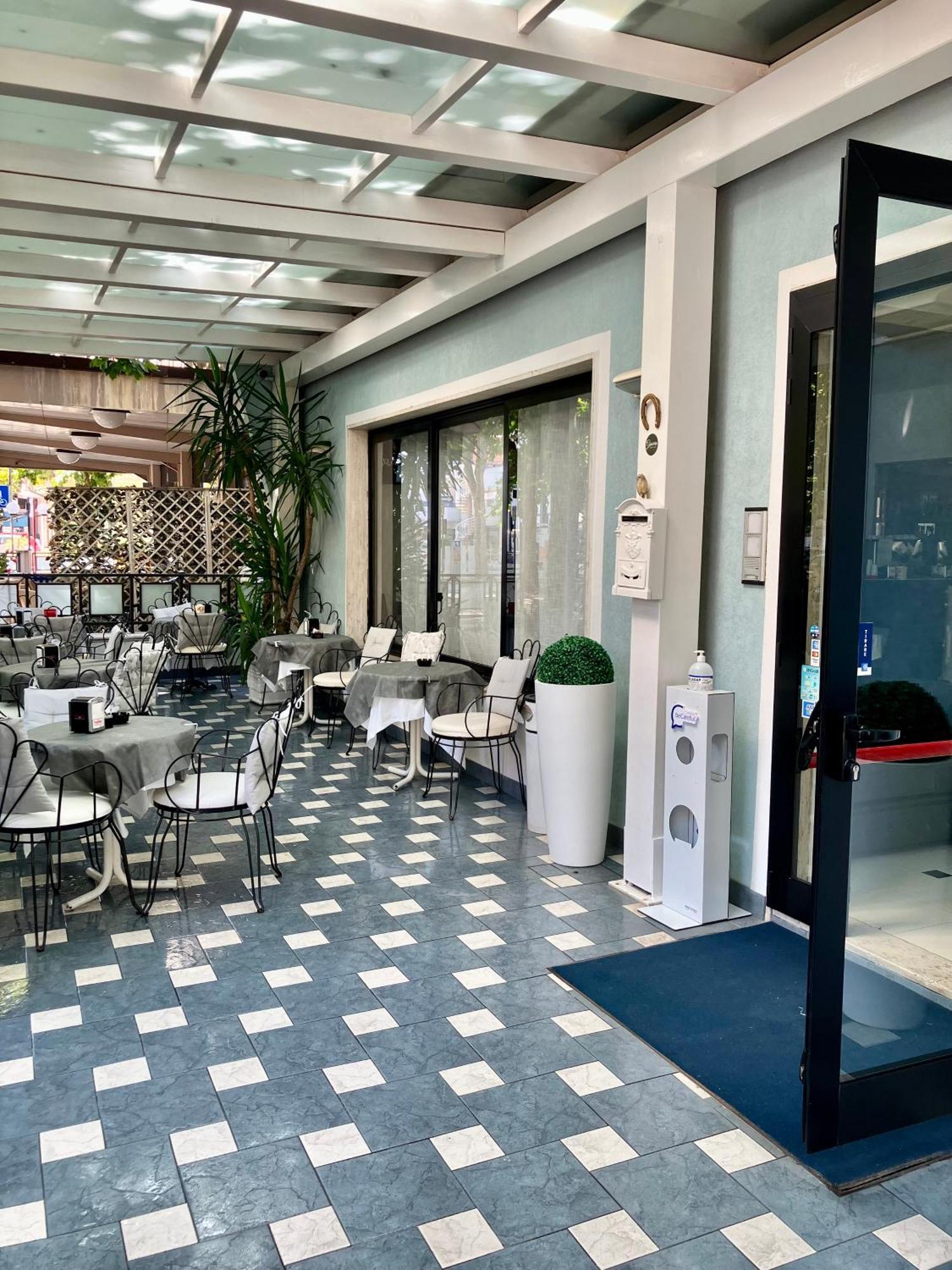 Hotel Ginevra E Residence Cattolica Luaran gambar